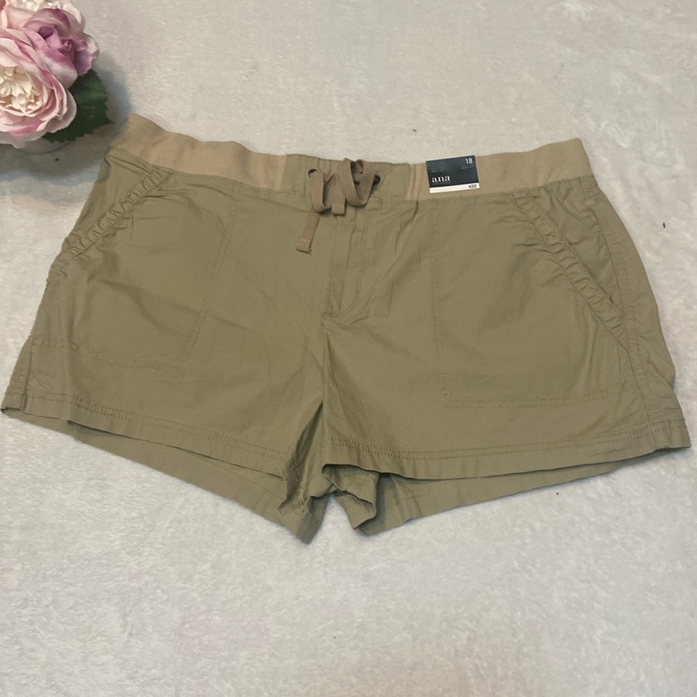a.n.a A NEW APPAREL NWT Size 18 Biscotti Shorts